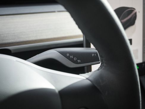 Used 2024 Tesla Model Y Performance image 25