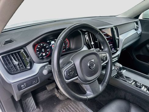 Used 2021 Volvo XC60 T5 Momentum w/ Protection Package Premier FWD image 9