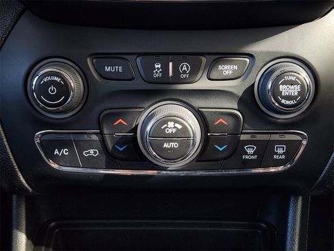 Used 2023 Jeep Cherokee Altitude Lux image 20