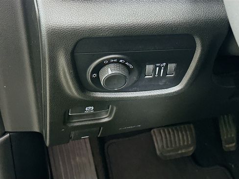 Used 2023 Jeep Grand Cherokee L Laredo AWD/4WD image 17
