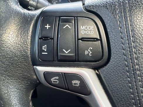 Used 2015 Toyota Sienna XLE image 31
