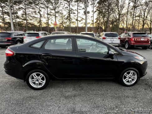 Used 2019 Ford Fiesta SE image 5