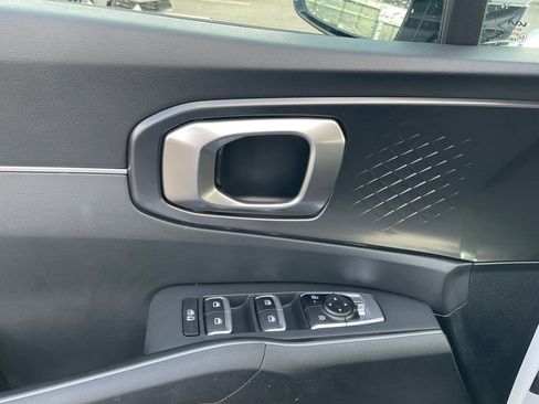 Certified 2025 Kia Sorento S w/ Panoramic Sunroof Package image 11