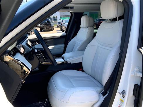 Used 2024 Land Rover Range Rover Sport SE image 9