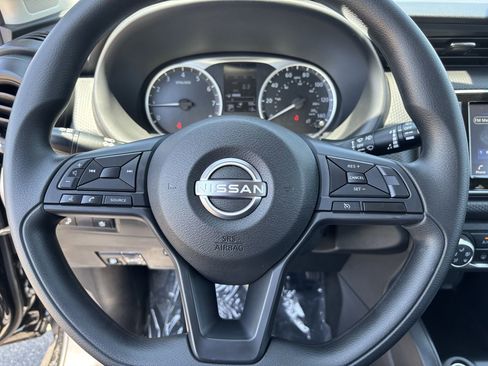 New 2025 Nissan Kicks Play S image 29