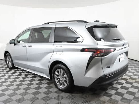 Used 2024 Toyota Sienna XLE image 8