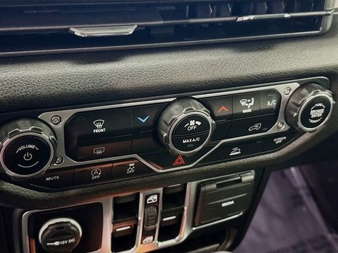 Used 2025 Jeep Gladiator Sport image 15