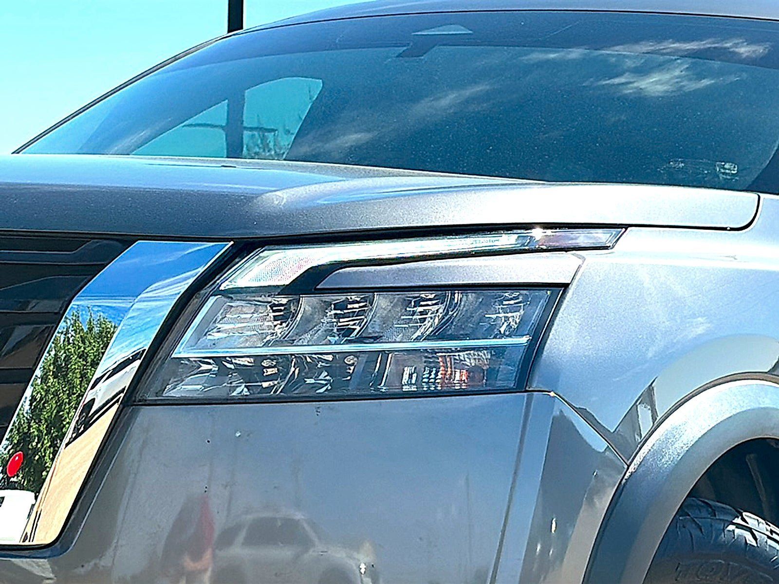 Used 2022 Nissan Pathfinder SV FWD image 4