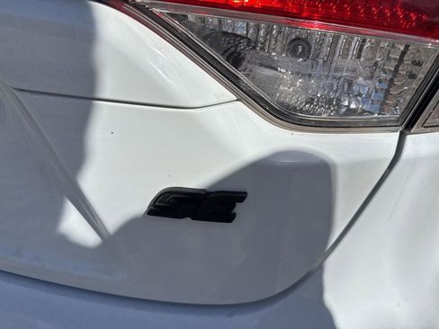 Used 2022 Toyota Corolla SE image 3