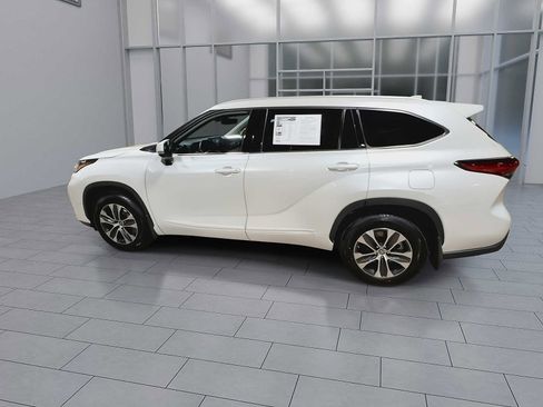 Used 2022 Toyota Highlander XLE AWD/4WD image 6