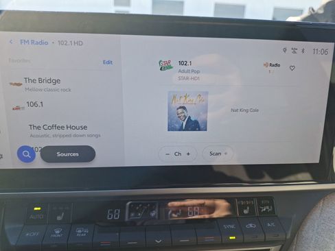 Used 2025 Toyota Camry XLE image 25