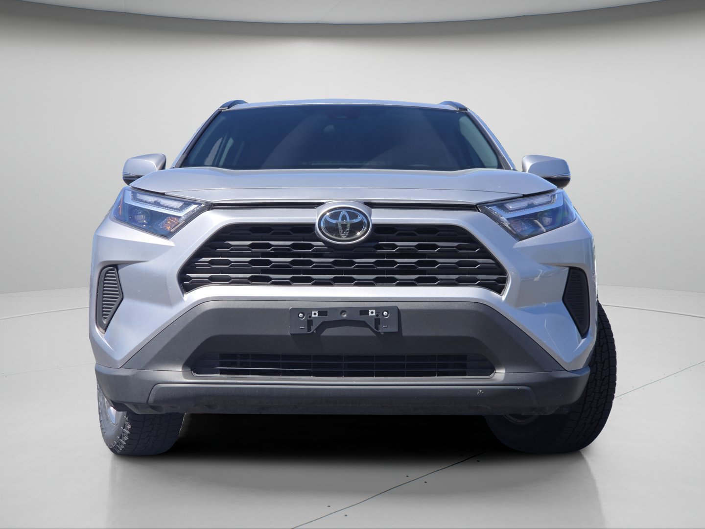 Used 2025 Toyota RAV4 XLE AWD/4WD image 3