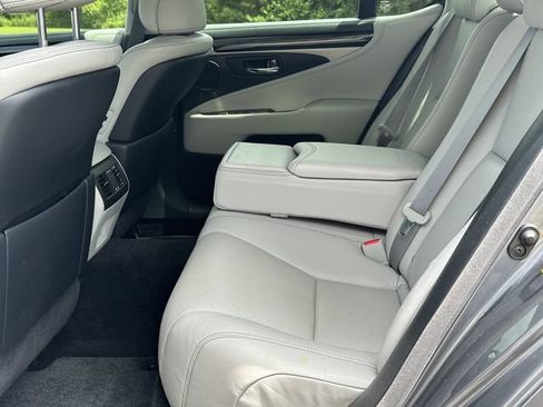 Used 2014 Lexus LS 460 w/ Comfort Package RWD image 23