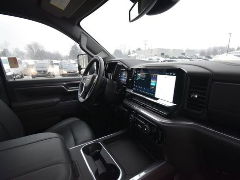 Used 2025 Chevrolet Silverado 2500 LTZ w/ LTZ Convenience Package image 4