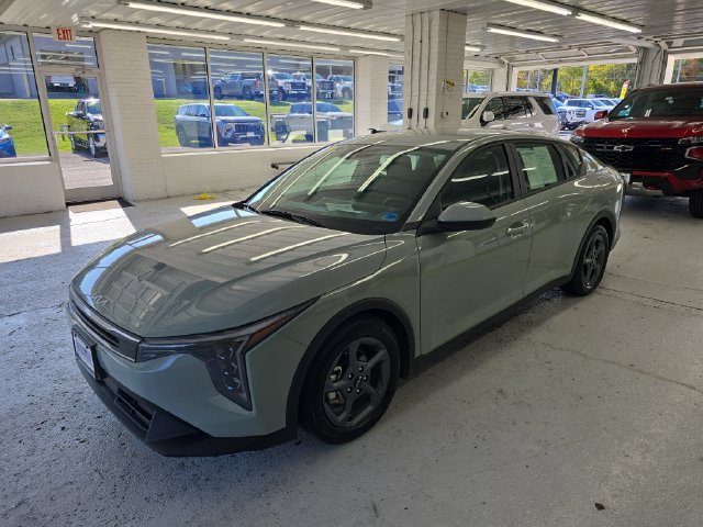 Used 2025 Kia K4 FWD image 2
