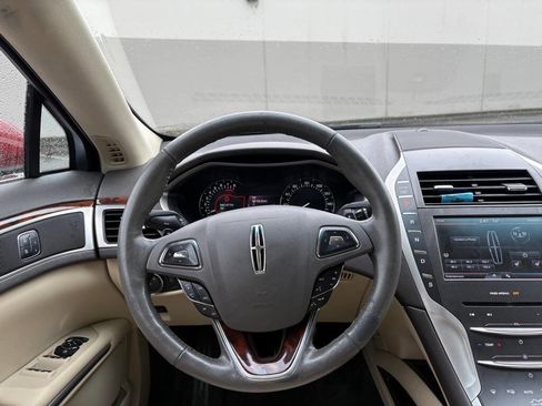 Used 2014 Lincoln MKZ image 15