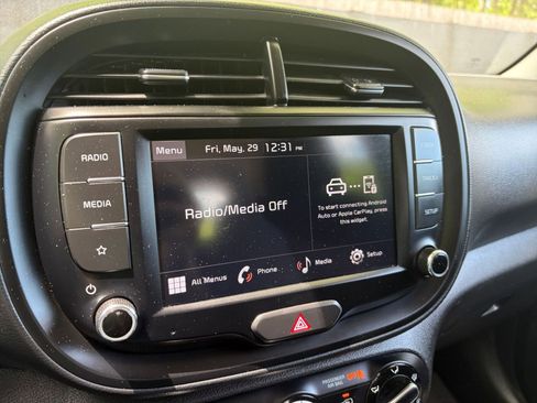Used 2025 Kia Soul LX w/ LX Technology Package FWD image 20
