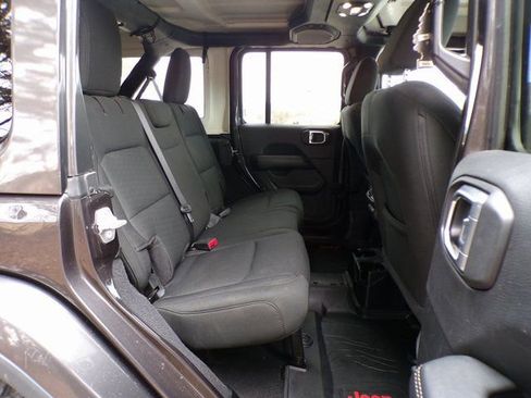 Used 2020 Jeep Wrangler Unlimited Sahara image 10