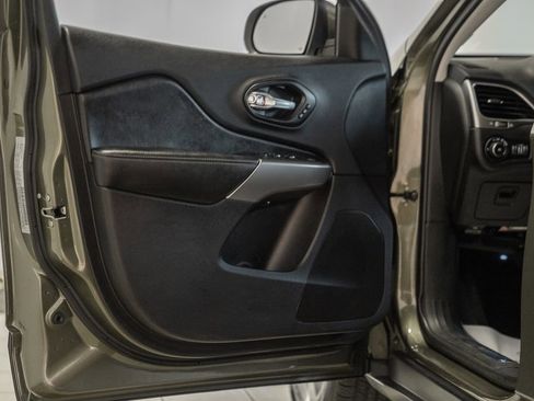 Used 2019 Jeep Cherokee Limited w/ Trailer Tow Group image 42