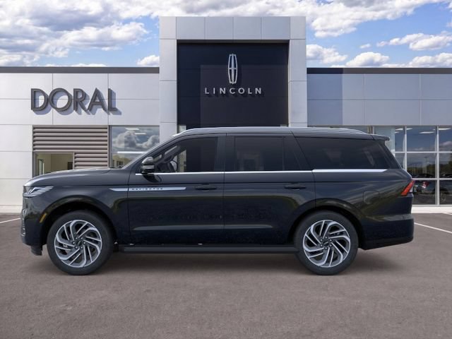 New 2026 Lincoln Navigator Premiere AWD/4WD image 3