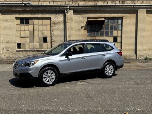 Used 2017 Subaru Outback 2.5i AWD/4WD image 3