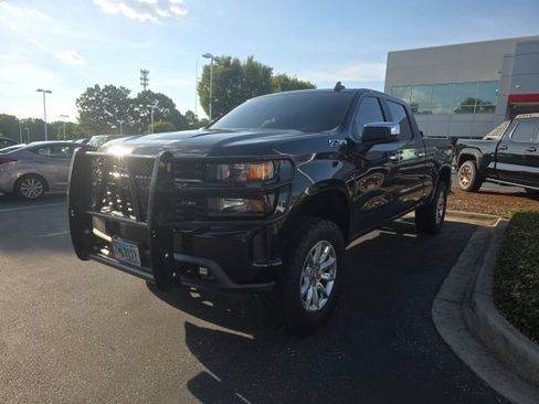 Used 2019 Chevrolet Silverado 1500 Custom Trail Boss w/ Custom Convenience Package AWD/4WD image 2