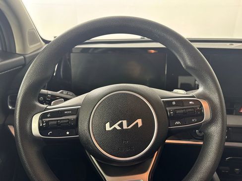 Used 2025 Kia Sportage LX image 13