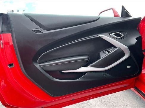 Used 2020 Chevrolet Camaro LT w/ Technology Package RWD image 26