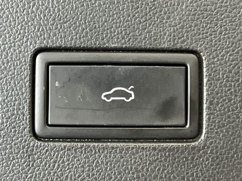 Certified 2024 Volkswagen Atlas Cross Sport SE image 6