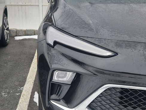 Used 2024 Buick Encore GX Sport Touring image 3