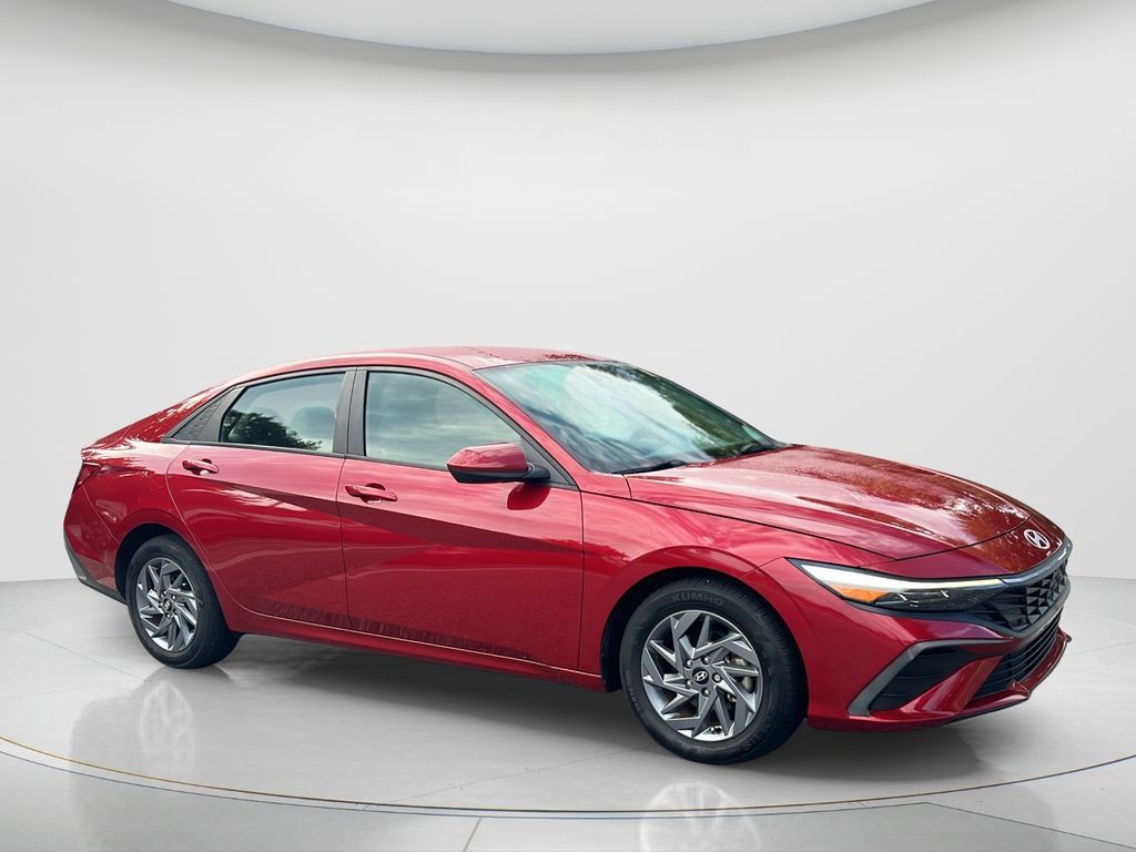 Used 2024 Hyundai Elantra SEL FWD image 3