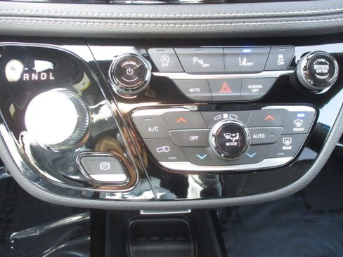 New 2026 Chrysler Pacifica Select FWD image 25