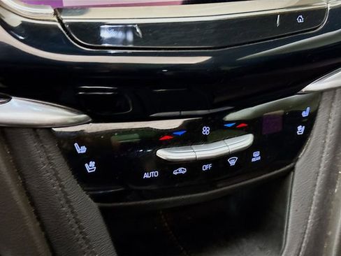 Used 2022 Cadillac XT6 Premium Luxury w/ Technology Package image 17