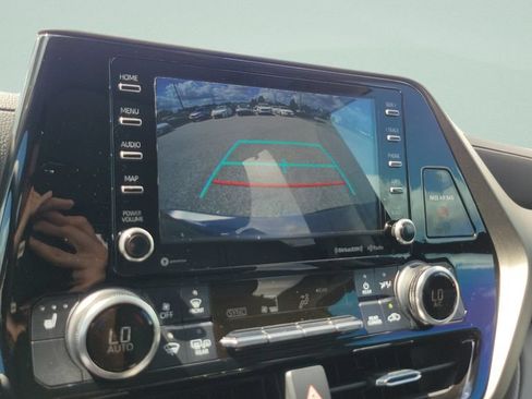 Used 2022 Toyota Highlander XLE FWD image 20
