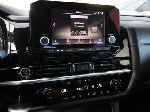 Used 2023 Nissan Pathfinder SV image 17