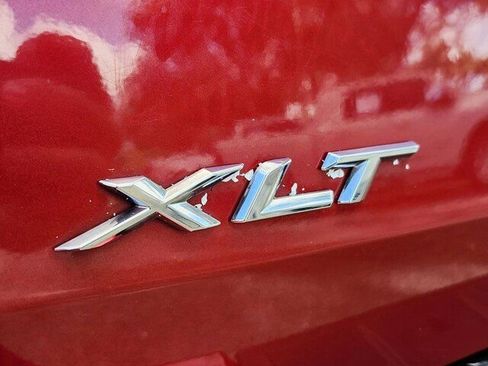 Used 2021 Ford Explorer XLT image 10