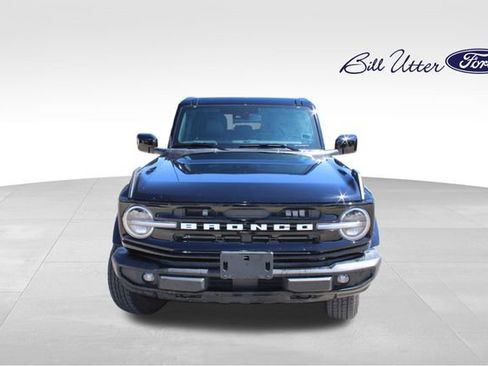 Used 2025 Ford Bronco Outer Banks AWD/4WD image 2