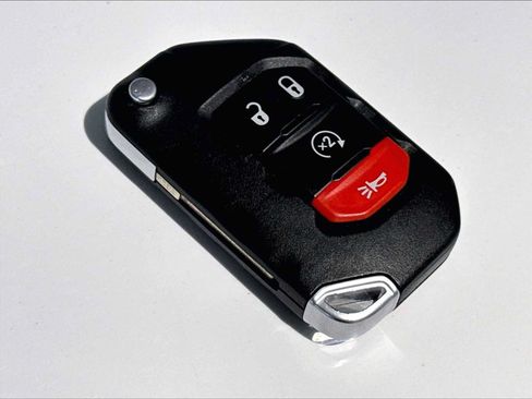 Used 2023 Jeep Wrangler Unlimited Sahara AWD/4WD image 34