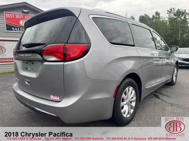 Used 2018 Chrysler Pacifica Touring-L FWD image 3