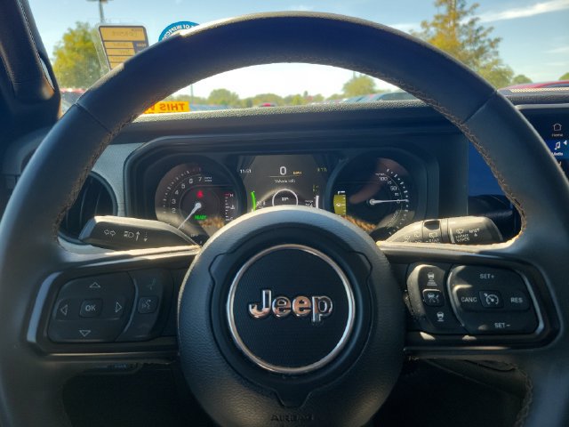 Used 2024 Jeep Wrangler Unlimited AWD/4WD image 18