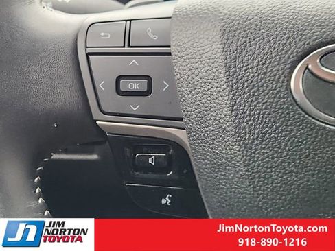 Used 2025 Toyota Camry SE image 28