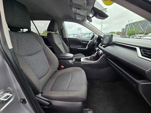 Used 2022 Toyota RAV4 XLE FWD image 10
