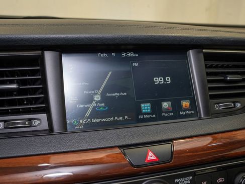 Used 2017 Kia Cadenza Technology image 13