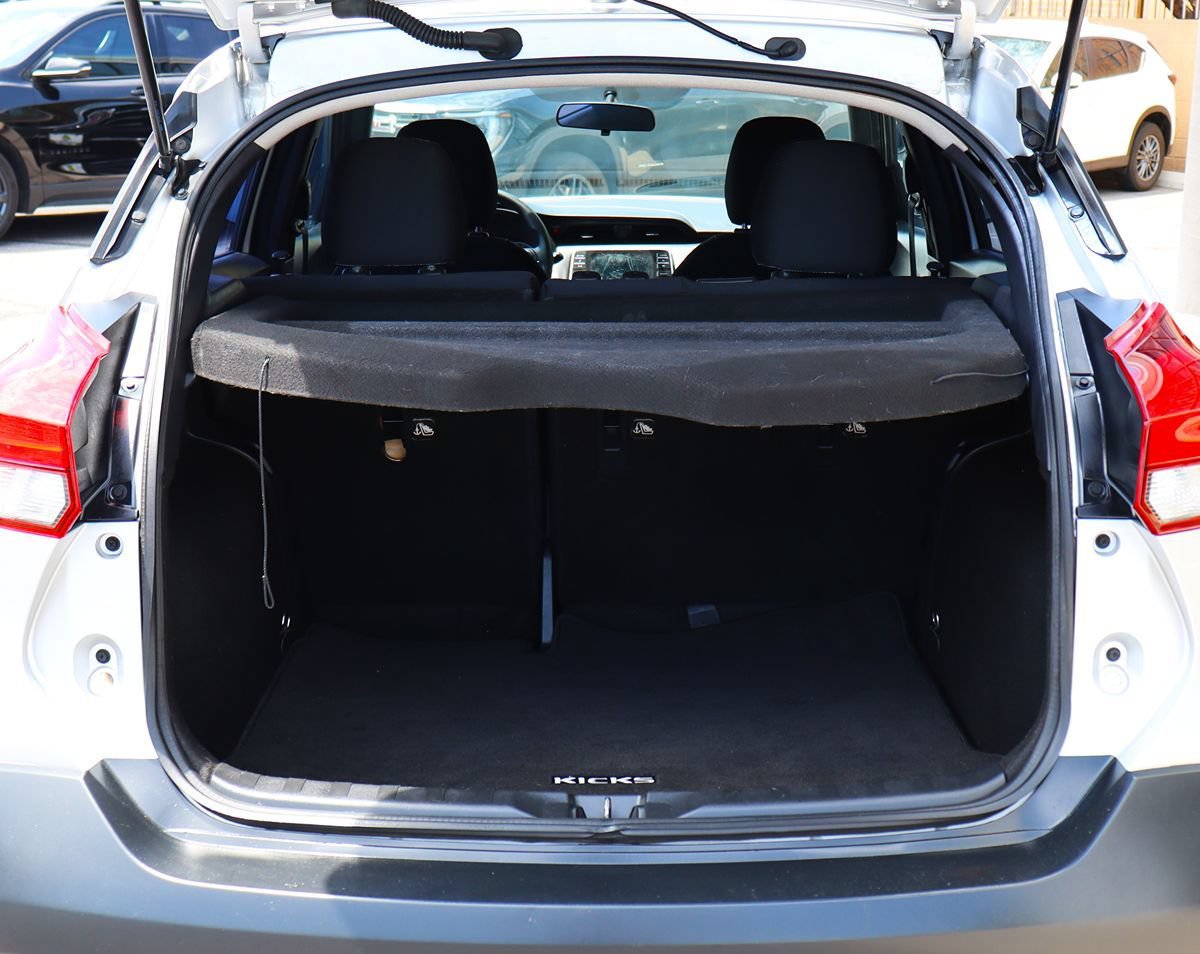 Used 2018 Nissan Kicks SV FWD image 23