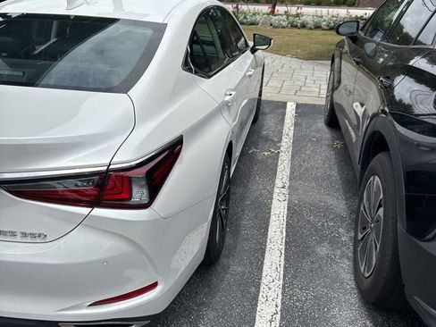 Used 2023 Lexus ES 350 w/ Premium Package FWD image 3