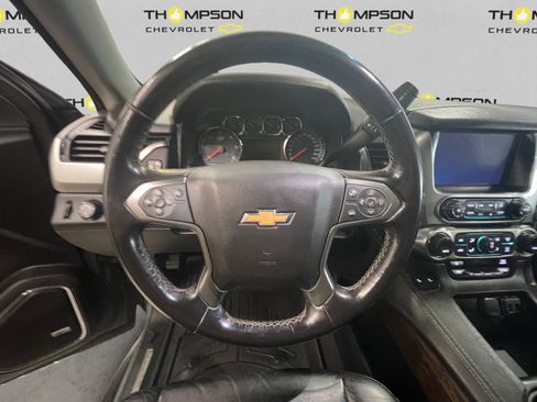 Used 2019 Chevrolet Suburban LT image 12