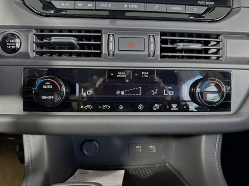 New 2025 Nissan Pathfinder S image 16