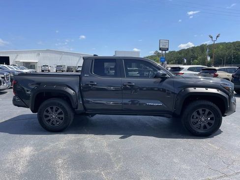 Used 2024 Toyota Tacoma SR5 w/ SR5 Upgrade Package AWD/4WD image 9
