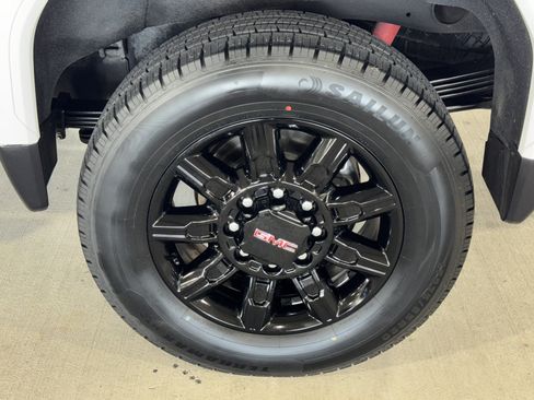 Used 2025 GMC Sierra 2500 AT4 w/ AT4 Premium Plus Package AWD/4WD image 37