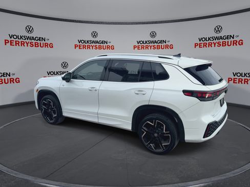 Certified 2025 Volkswagen Tiguan SEL R-Line image 6